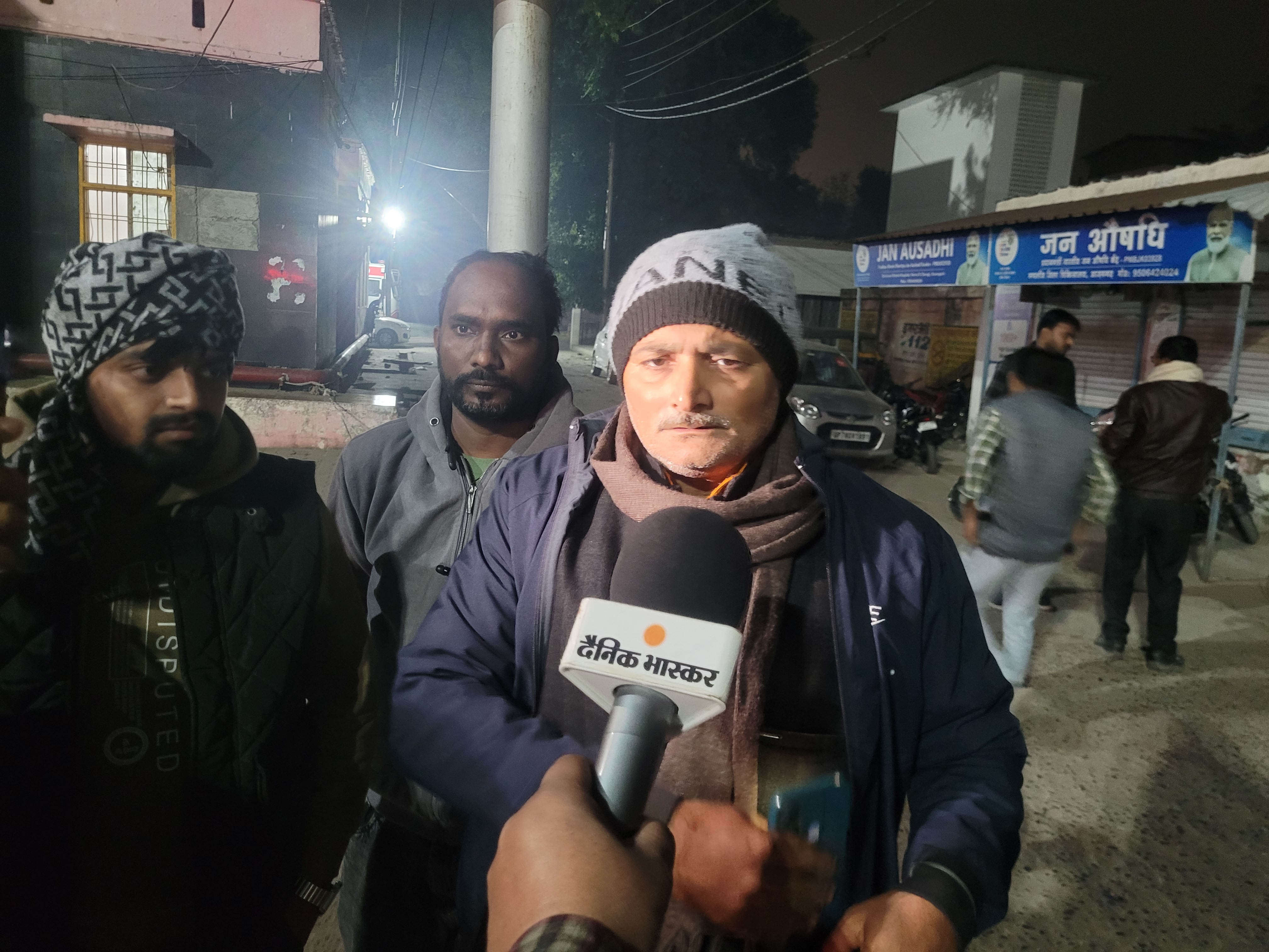 आजमगढ़ में युवक की हत्या मामले में मृतक के चाचा सच्चिदानंद पांडेय बोले नगीना सिंह ने कराई हत्या।