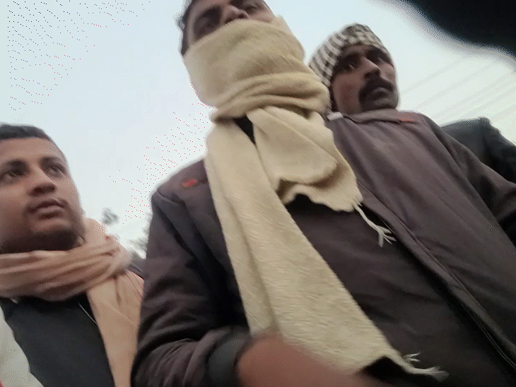 माफियाओं का दावा है कि बिहार में अवैध शराब की तस्करी ज्यादा आसान है। बालू की तस्करी में ज्यादा रिस्क है।