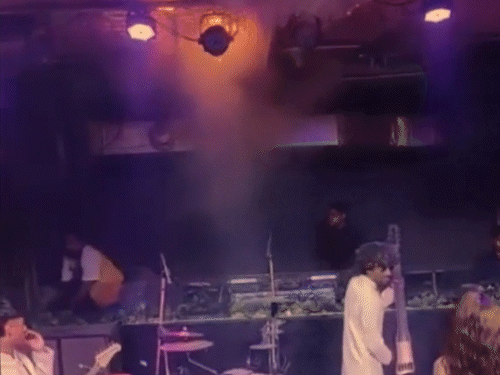 आग लगने के बाद क्लब में अफरा तफरी का महौल दिखा।