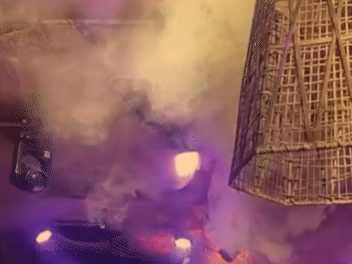 आग लगने के बाद क्लब में धुआं भरता दिखा, जिससे लोगों का दम घुटा।