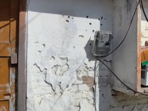 ये महिला सिपाही मीनाक्षी शर्मा का सरकारी आवास है। कमरे में उसने एयरकंडीशन लगवा रखा है।