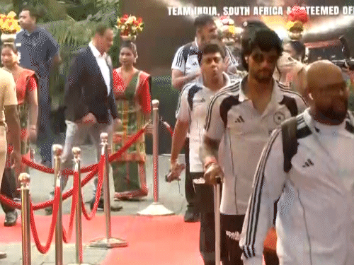 भारतीय टीम के साथ तिलक वर्मा भी कटक पहुंची।