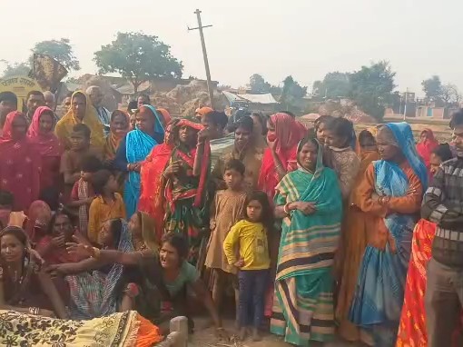 घटना के बाद गमगीन परिजन।