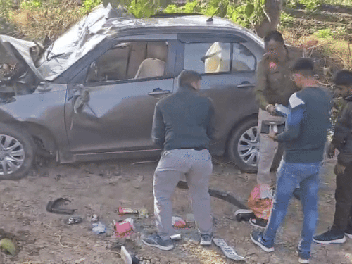 पिहोवा के धनीरामपुरा के पास घटनास्थल पर कार्रवाई करती पुलिस।