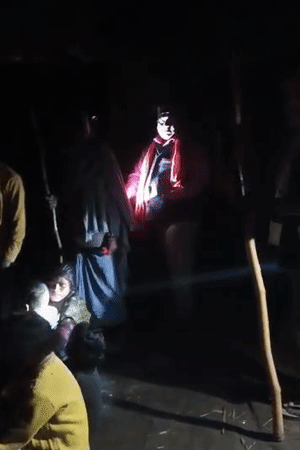 बच्चें को उठा ले जाने के बाद परिजन लाठी-डंडे लेकर भेड़िए की तलाश में निकले। लेकिन भेड़िए का कुछ अता-पता नहीं चला।