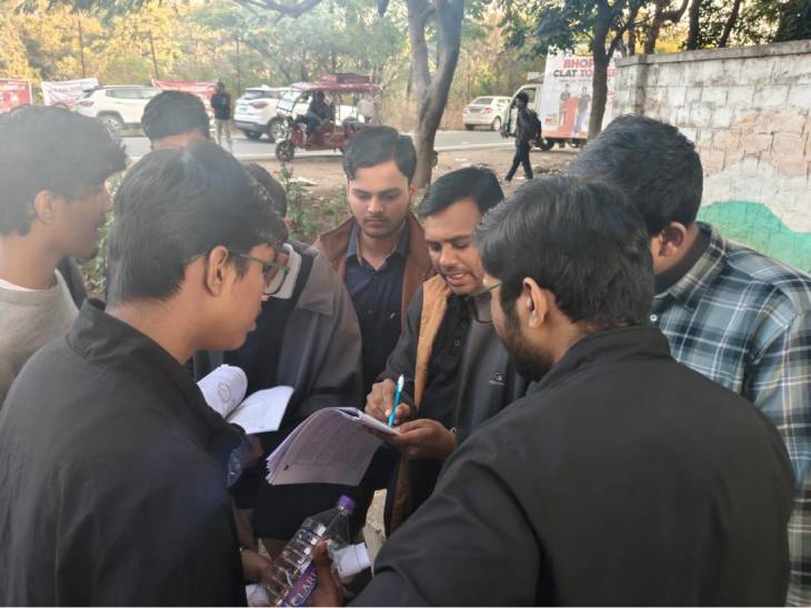एक्सपर्ट बोले- 105 या उससे अधिक सही प्रयास करने वाले अभ्यर्थियों के लिए नेशनल लॉ यूनिवर्सिटीज में दाखिले की मजबूत संभावना है।