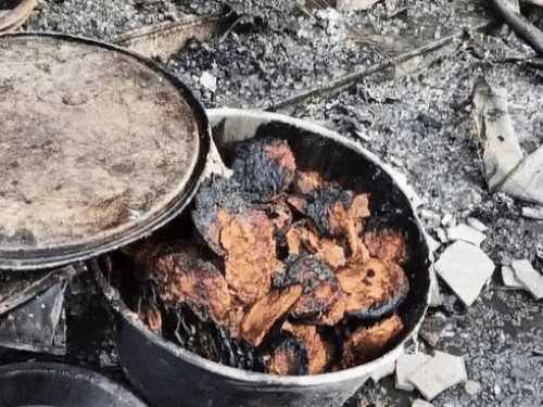 आग के कारण जला सुबह नाश्ते के लिए तैयार किया गया सामान।