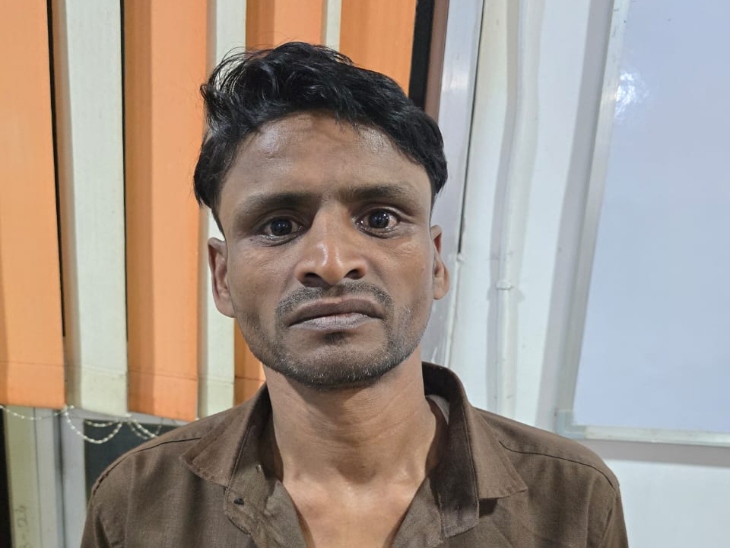 पुलिस ने पति को गिरफ्तार कर लिया है। पत्नी की तलाश जारी है।