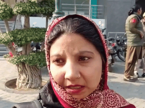 पूजा जिस ने फ्रोसिस पर 37 ठगने के अरोप लगाए।