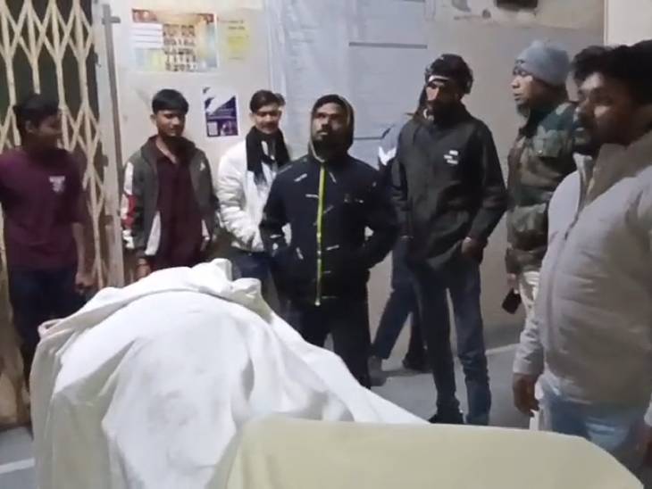 मोनू को मेडिकल कॉलेज ले जाया गया, जहां उसे मृत घोषित कर दिया गया।