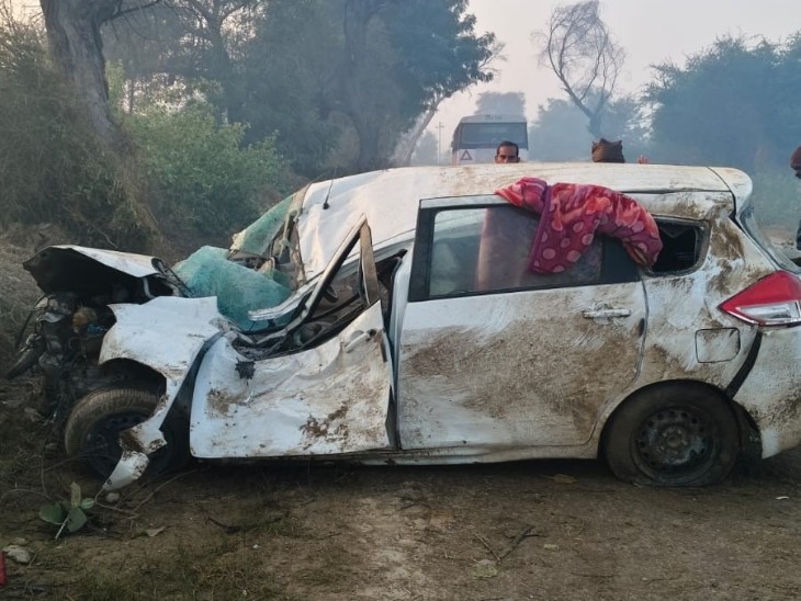 हादसे के बाद क्षतिग्रस्त हुई गाड़ी।