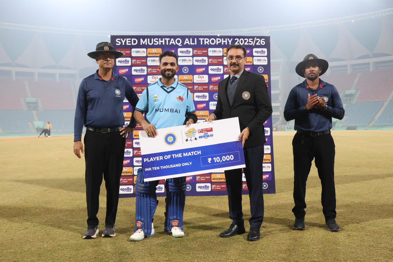 अजिंक्य को मिला प्लेयर ऑफ द मैच ।