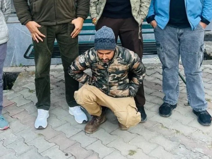 पुलिस द्वारा पकड़ा गया नशा तस्करी का आरोपी