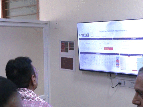 सीएम ने अधिकारियों को संपर्क पोर्टल पर आ रही समस्याओं के तुरंत समाधान के निर्देश दिए।