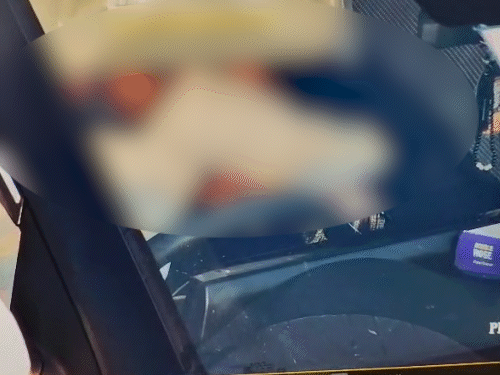 कार में बैठे लोगों के प्राइवेट वीडियो बनाकर मैनेजर ब्लैकमेलिंग करता था।