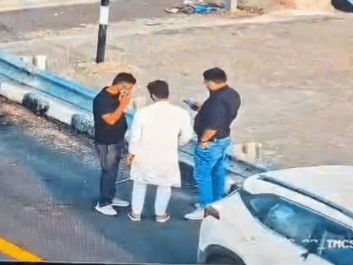 एका अंदाजानुसार, टोल प्लाझाच्या सीसीटीव्ही कॅमेऱ्यातून 500 मीटरपर्यंत व्हिडिओ रेकॉर्ड केला जाऊ शकतो. हे फुटेज देखील त्याच सीसीटीव्ही कॅमेऱ्यातून घेतले आहे.