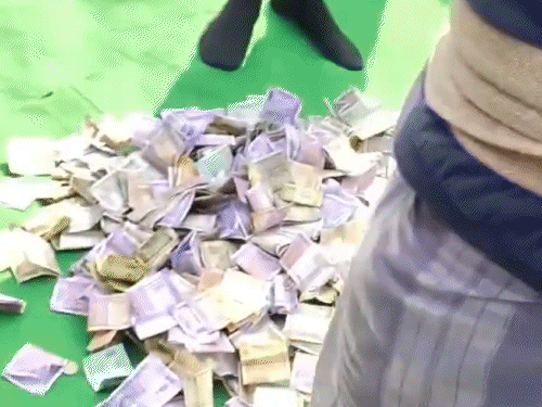 दावा है कि ये पैसा मस्जिद के शिलान्यास में इकट्ठा किया गया।