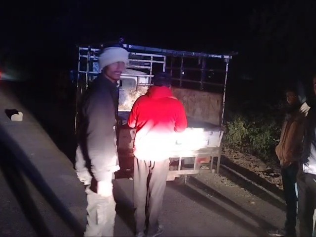 इस हादसे में एक अन्य युवक गंभीर रूप से घायल हो गया, उसे अस्पताल भेजा है।