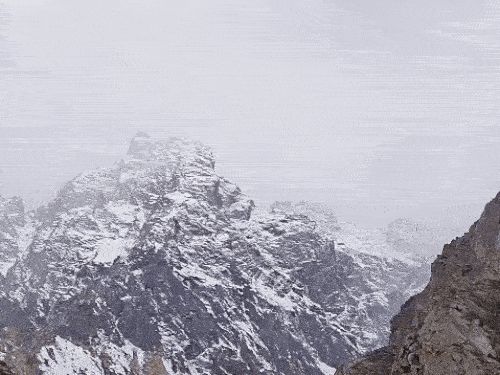 चमोली के द्रोणागिरी पहाड़ों में बर्फ।