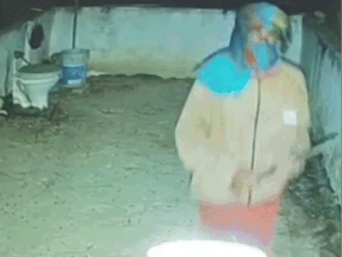 करनाल में दुकान में घुसे चोर:  नोटों की मालाएं और कैश ले गए, डंडा मारकर तोड़ा CCTV, दुकानदार ने पुलिस पर लगाए आरोप – Gharaunda News