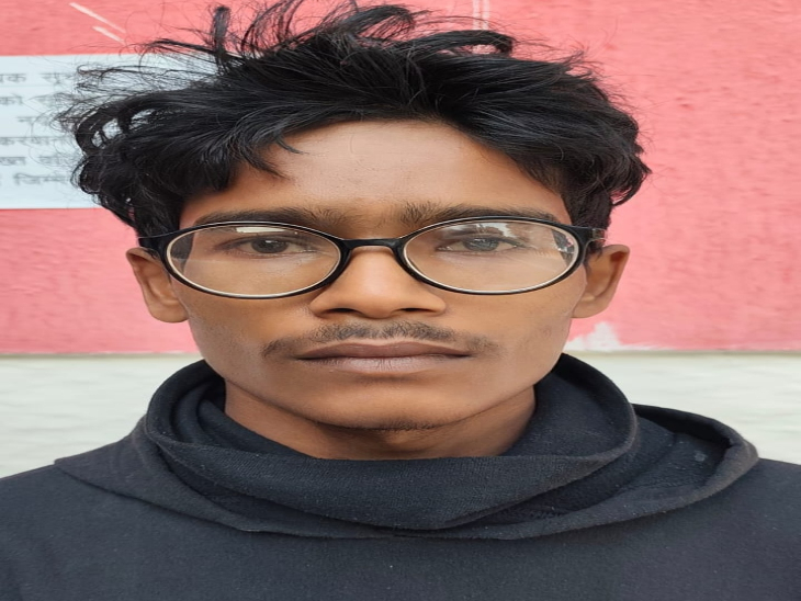 नाबालिग से मिलने उसके घर पहुंचा फिर KISS करते हुए वीडियो बना लिया था युवक।