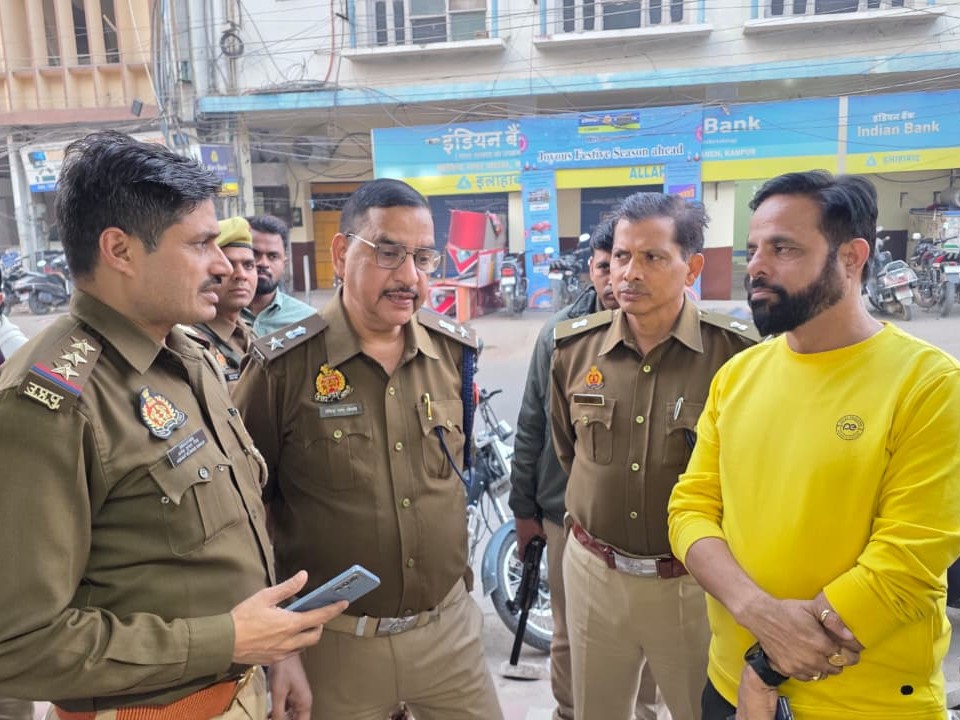 Mobile phones worth Rs 50 lakh stolen in 37 seconds after breaking the ...