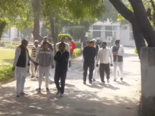 आईजी ऑफिस में मिलने गए रोहित के परिजन व पंचायत।