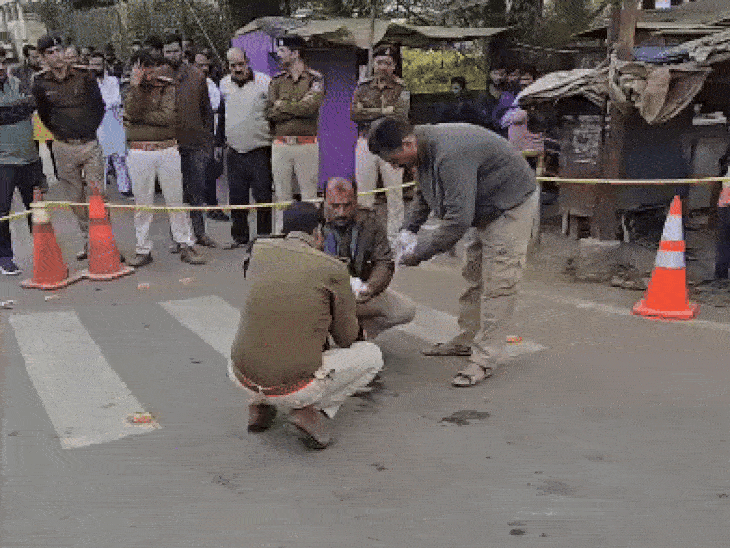 रविवार को बस की टक्कर से आरक्षक की मौत हो गई थी।