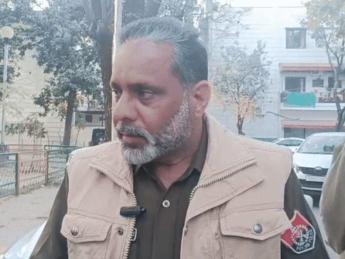 जांच अधिकार ने बताया कि सीसीटीवी के आधार पर जांच की जा रही है।