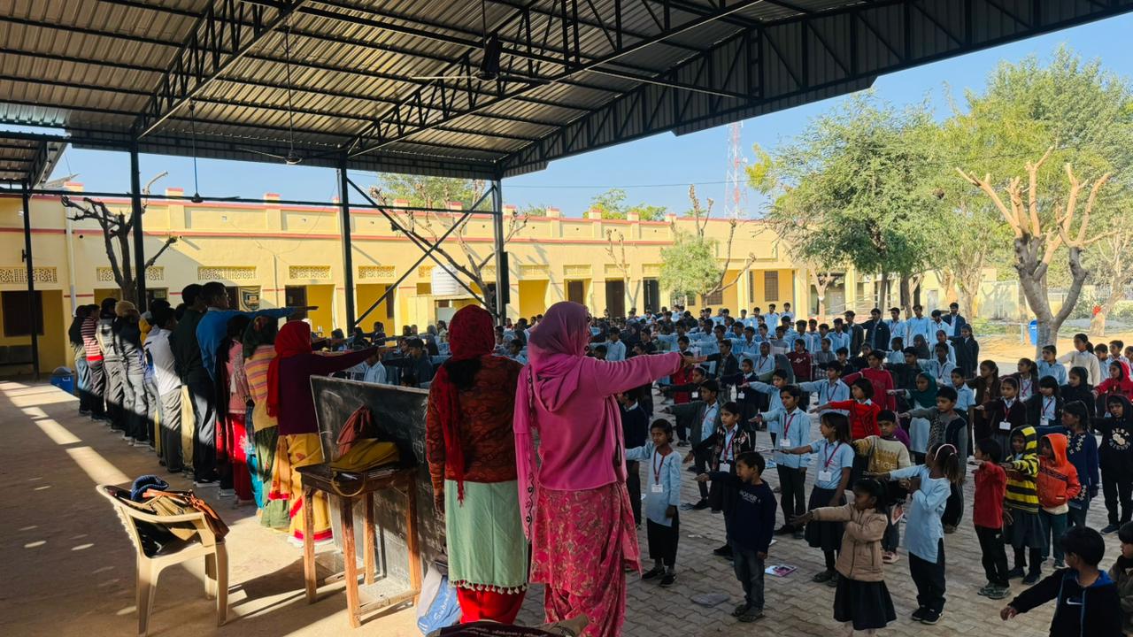 राजकीय विद्यालय के विद्यार्थियों ने एक साथ उपभोक्ता जागरूकता शपथ ली।