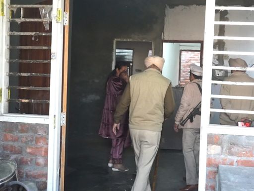 लुधियाना में पति ने पत्नी पर की फायरिंग:  सिर के ऊपर से निकली गोली दीवार पर लगी; पड़ोसियों के घर छिपकर जान बचाई – Ludhiana News