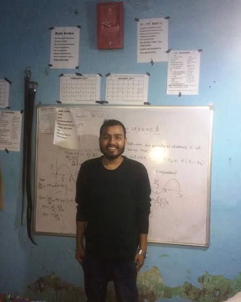 अलख पांडे ने 2016 में यूट्यूब चैनल शुरू किया था। करीब एक साल बाद उन्हें कामयाबी मिली।