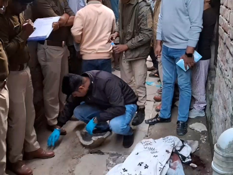 घटनास्थल से कई महत्वपूर्ण सबूत भी जब्त किए।