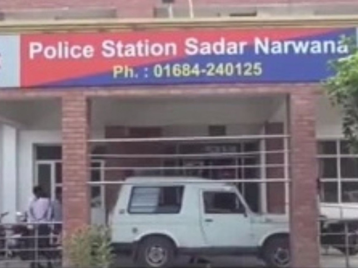 नरवाना के सदर थाने में आरोपी युवकों के खिलाफ केस दर्ज किया गया है।