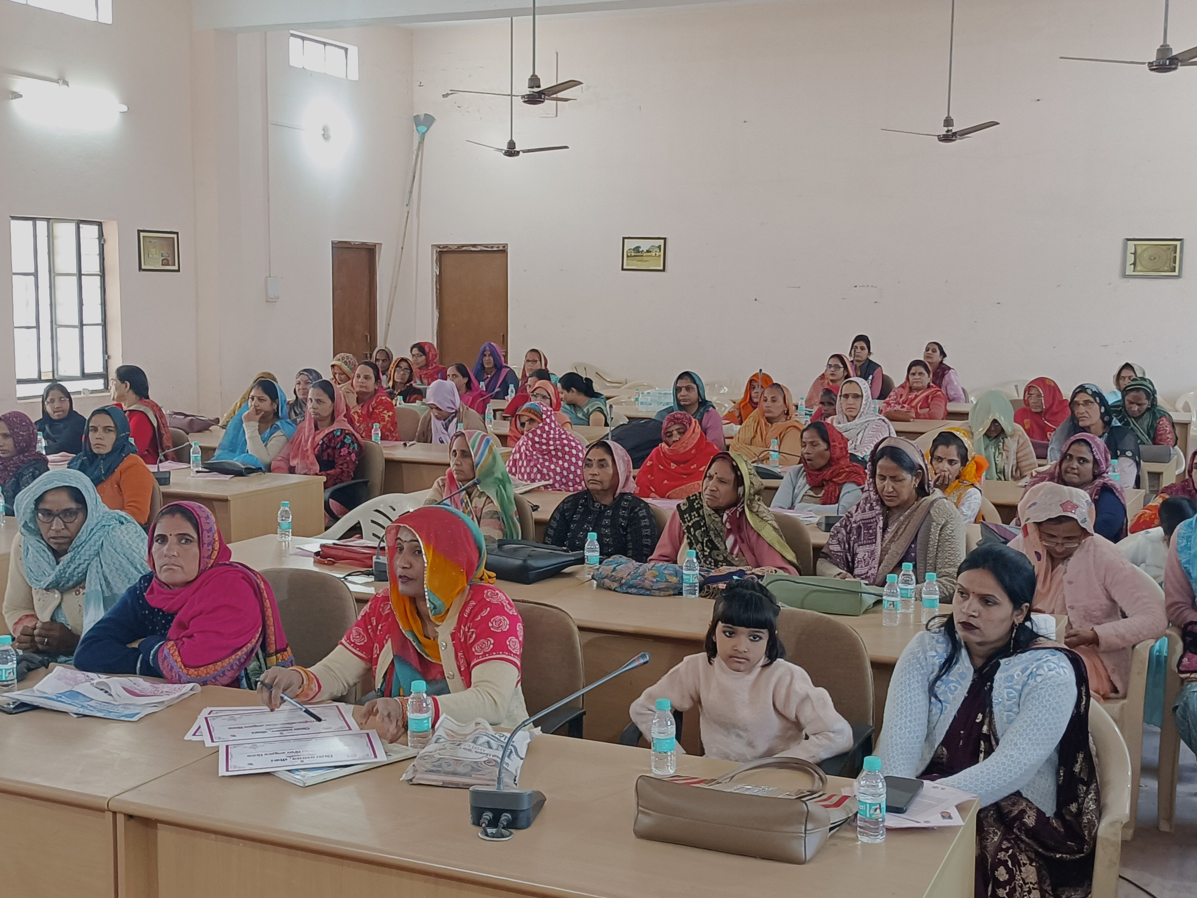 कार्यक्रम में बालिकाओं के अधिकार, शिक्षा और सुरक्षा से जुड़े विभिन्न पहलुओं पर विस्तार से जानकारी दी गई।