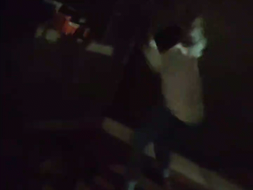 युवक को बेल्ट से बेरहमी से पीटा गया। पीटने का वीडियो वायरल हो रहा।