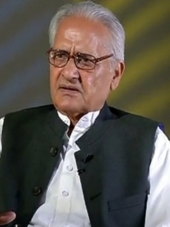 पं नरेंद्र मिश्र अपनी सादगी और विनम्रता के कारण पहचाने जाते थे।