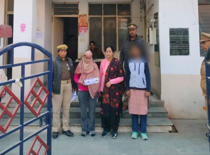 पुलिस ने आरोपी रत्ना को गिरफ्तार कर मंगलवार को जेल भेज दिया। वहीं नाबालिग बेटियों को बाल सुधार गृह भेजा।