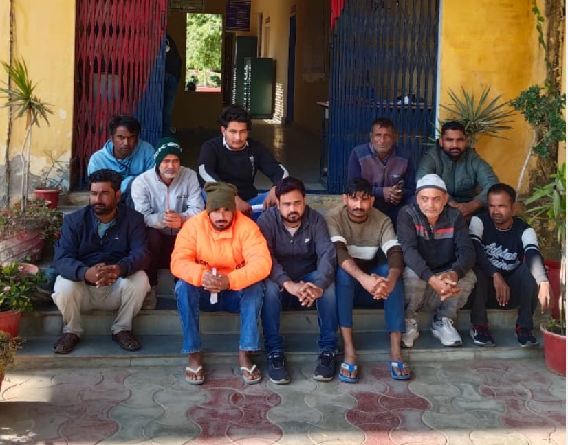 पुलिस ने अभियान चला कर बदमाशों को पकड़ा है।