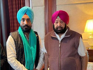 पूर्व मुख्यमंत्री कैप्टन अमरिंदर सिंह के साथ प्रितपाल सिंह बलियावाल।