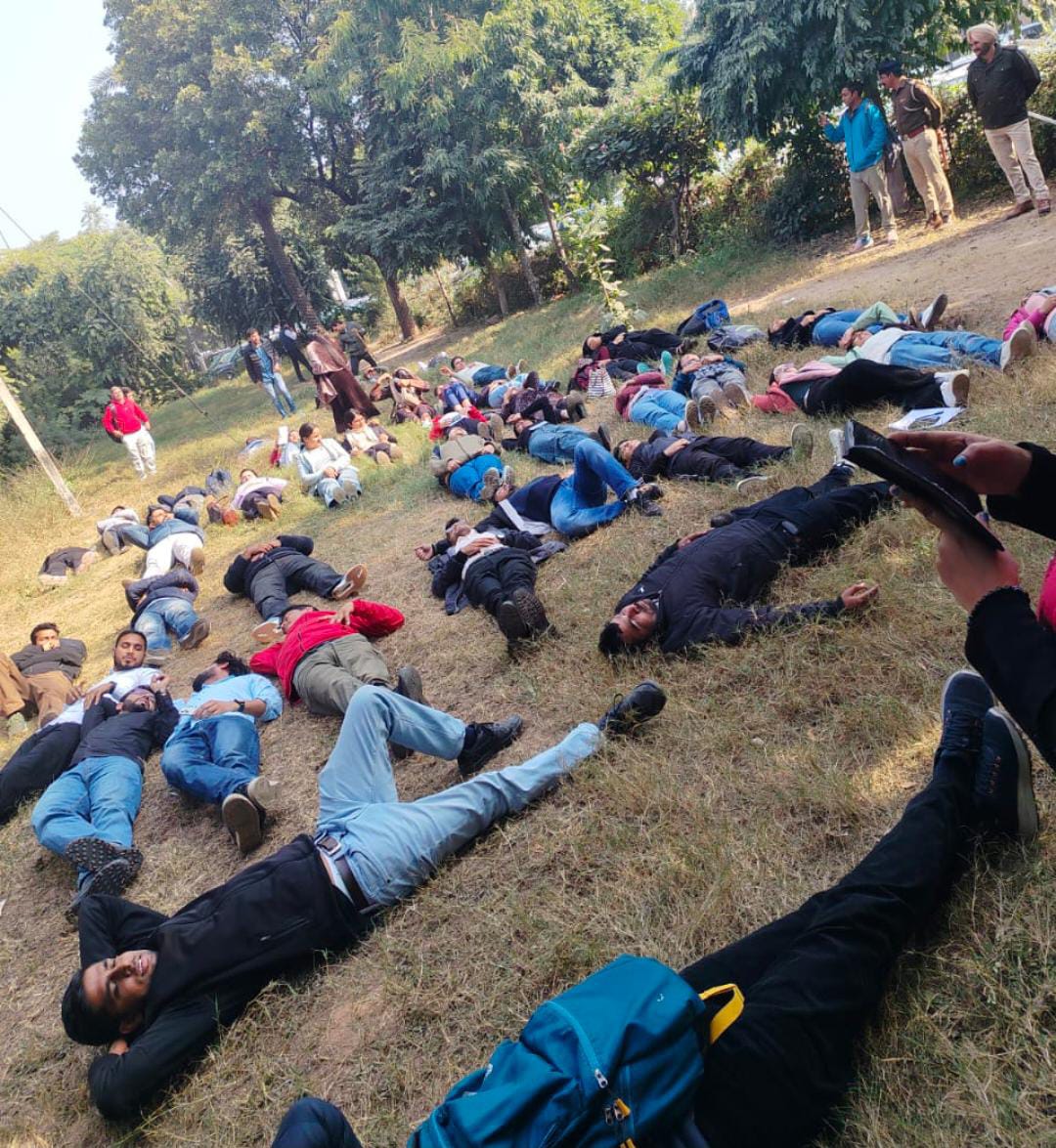 HPSC भर्ती विवाद, बड़े आंदोलन​​​​​​​ की तैयार में कैंडिडेट्स:  आज रोहतक से शुरुआत करेंगे; बोले-असिस्टेंट प्रोफेसर के 2143 में से सिर्फ 151 पास हुए – Panchkula News