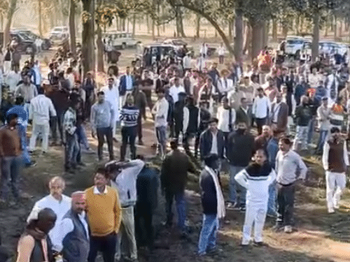 कांग्रेस की टीम आदिवासी परिवारों से मिलने और जंगल की स्थिति देखने की मांग कर रही थी।