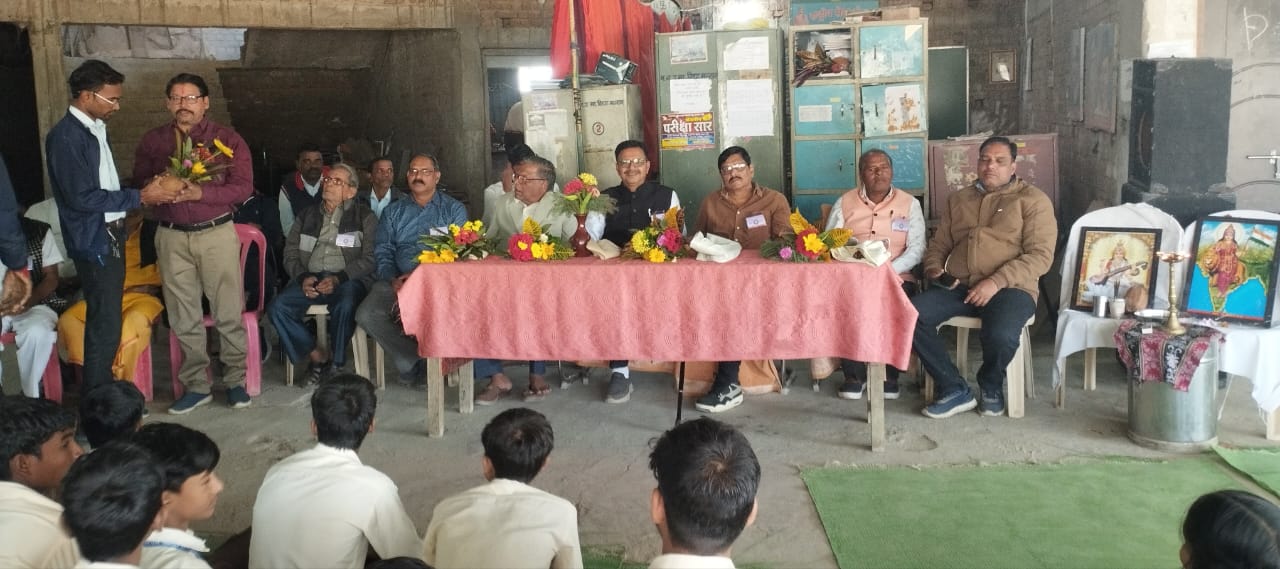 Principals of four schools including Malhar and Budhikhar were honored. | मल्हार, बूढ़ीखार सहित चार स्कूलों के प्राचार्य सम्मानित - Bilaspur (Chhattisgarh) News 1 2 176529771069384e2ed5342 photo08