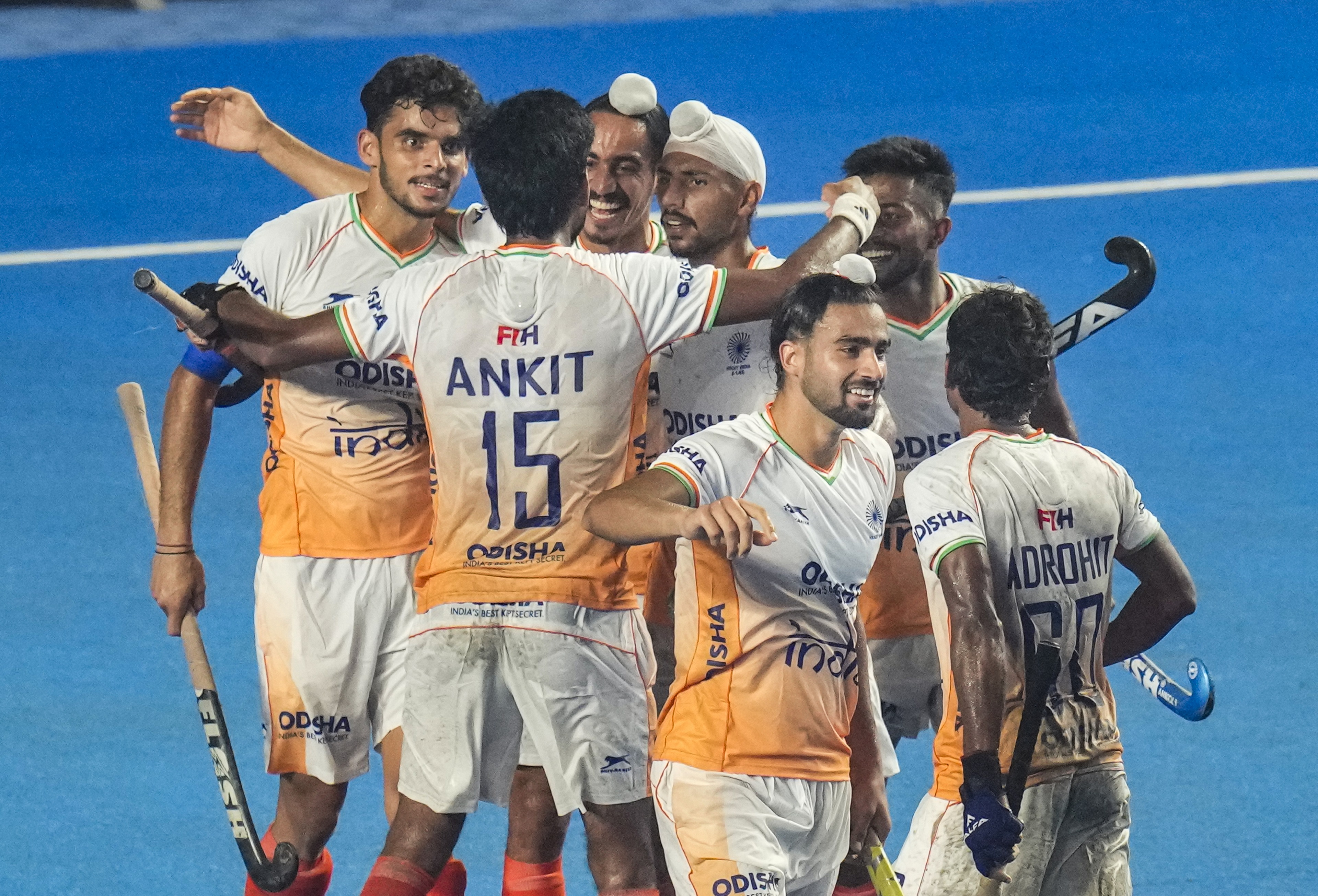 अंकित पाल का गोल सेलिब्रेट करते भारतीय हॉकी टीम के खिलाड़ी।