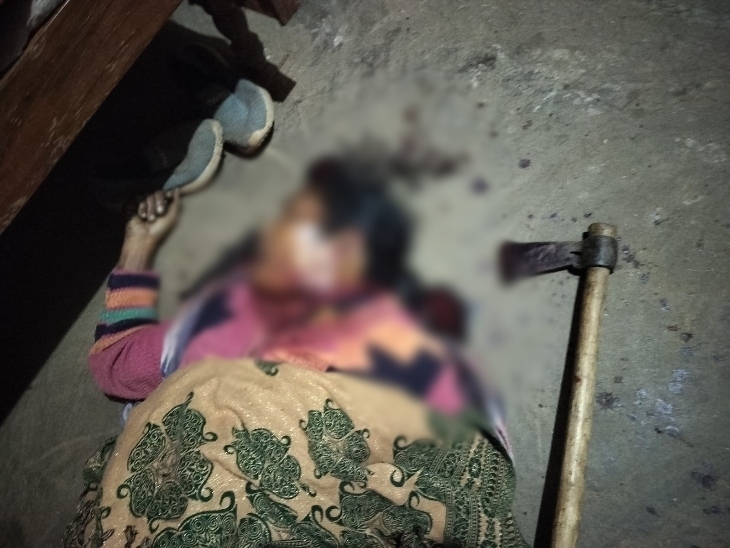 चरित्र संदेह में 75 साल के बुजुर्ग ने अपनी पत्नी को कुल्हाड़ी से वार कर हत्या कर दी।