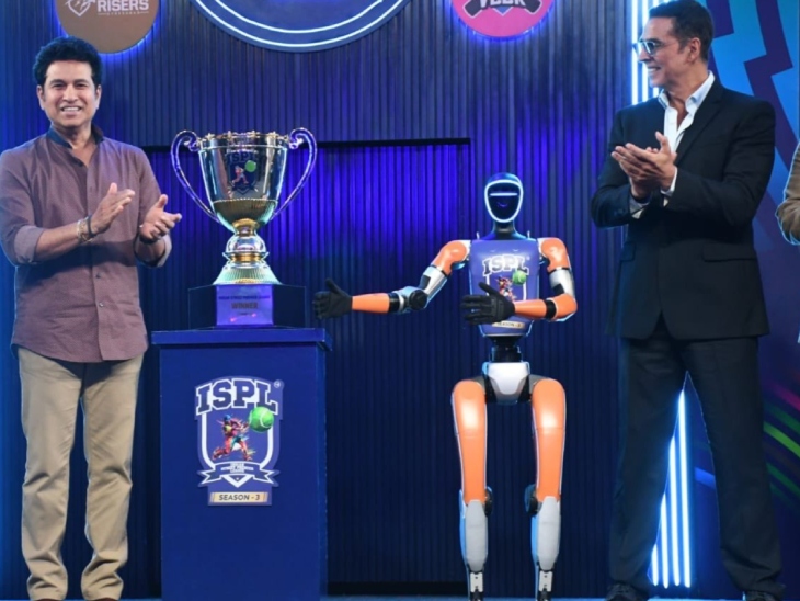 अक्षय कुमार ISPL में श्रीनगर टीम के सह-मालिक हैं। वहीं सचिन तेंदुलकर ISPL के मुख्य समिति सदस्य हैं।