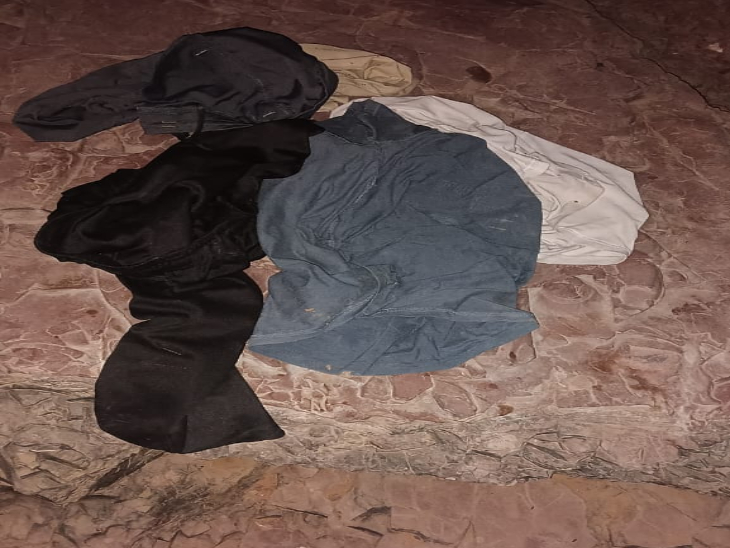 बच्चों के कपड़े भी पुलिस टीम ने बरामद किए गए।