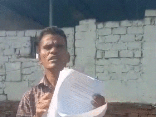 जवान नवदीप पांडे ने एक वीडियो जारी कर कमांडेंट मेघा टेम्भूरकर पर ट्रांसफर पोस्टिंग के नाम पर पैसे मांगने का आरोप लगाया है।