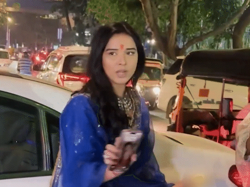 নিরাপত্তারক্ষীকে বাউন্সার বলায় ক্ষুব্ধ হন তানিয়া মিত্তাল: তিনি পাপারাজ্জিকে বলেছিলেন- কেউ এভাবে কথা বলবে না; ড্রাইভারকে ধমক দিয়ে পাগল বলে ডাকল নিরাপত্তারক্ষীকে বাউন্সার বলায় ক্ষুব্ধ হন তানিয়া মিত্তাল: তিনি পাপারাজ্জিকে বলেছিলেন- কেউ এভাবে কথা বলবে না; ড্রাইভারকে ধমক দিয়ে পাগল বলে ডাকল