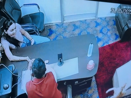 होटल में मीटिंग के दौरान कारोबारी और DSP के फुटेज।